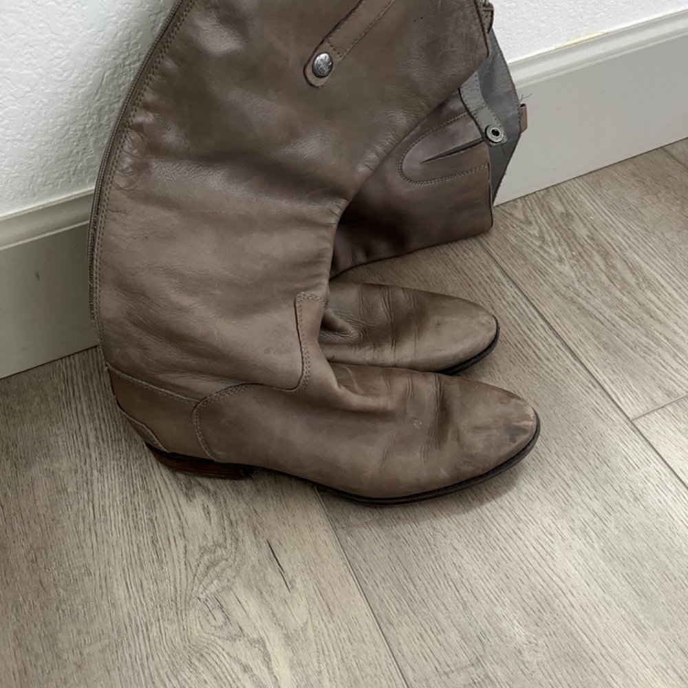 Boots - Picture 3 of 6